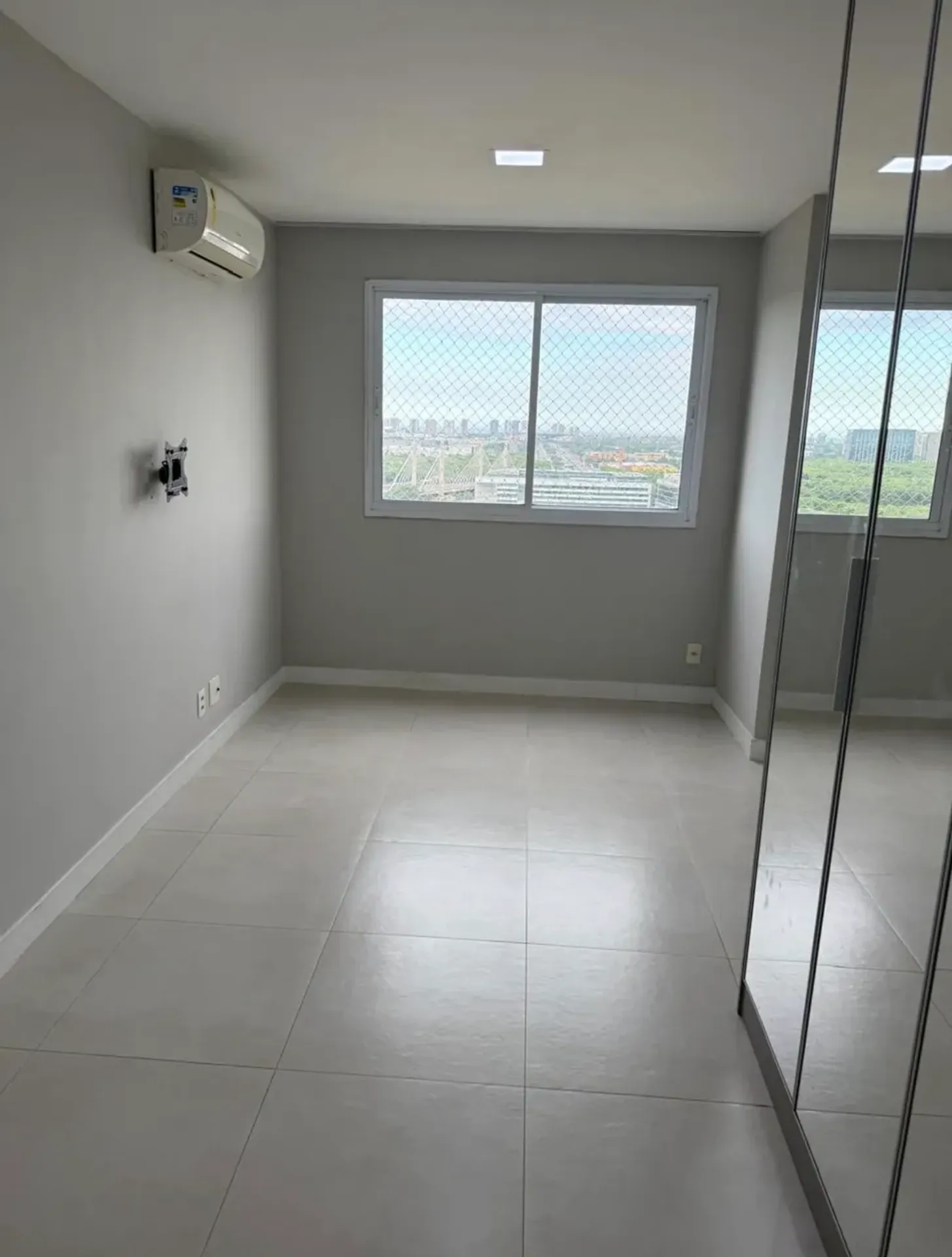 2-bedroom apartment with a home office — photo 5