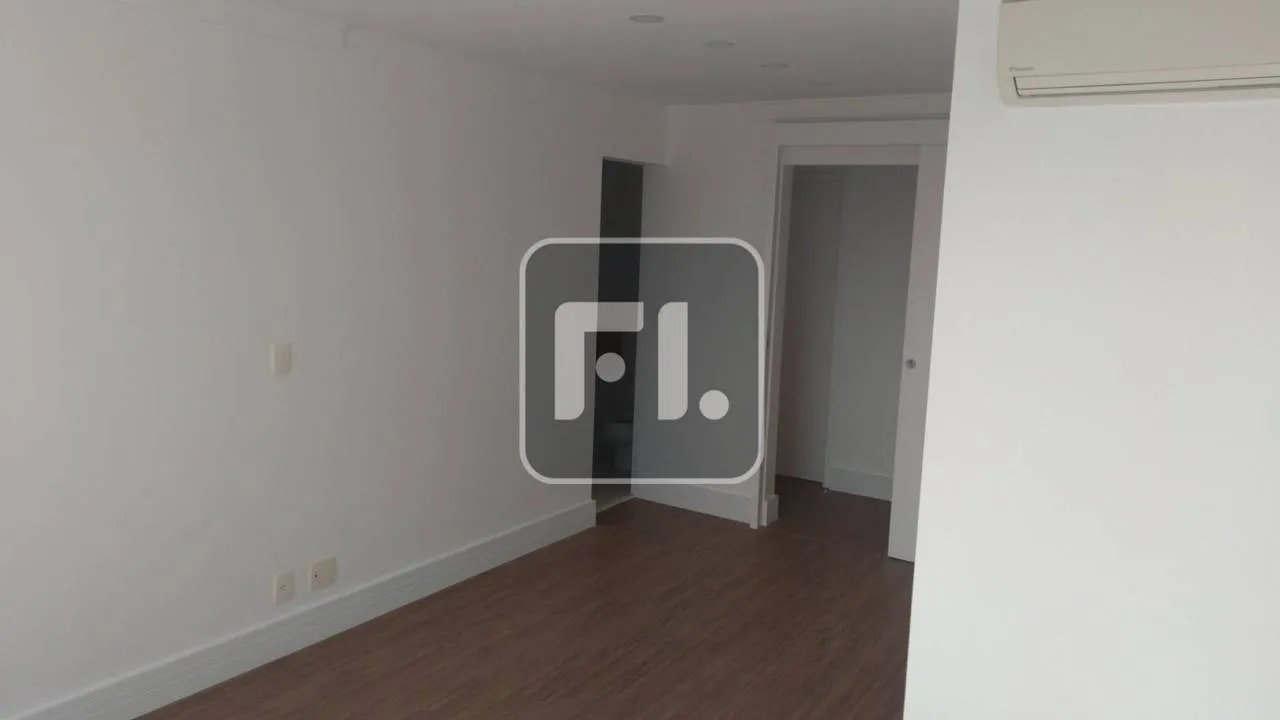 Casa com 4 dormitórios e varanda envidraçada — photo 14