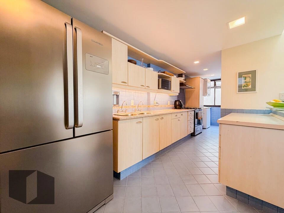 Furnished apartment, 186 m², with a grill on the balcony — photo 10