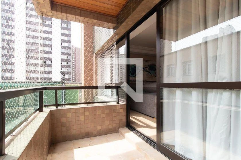 Bathtub in a 3-bedroom apartment, 176 m² — photo 18