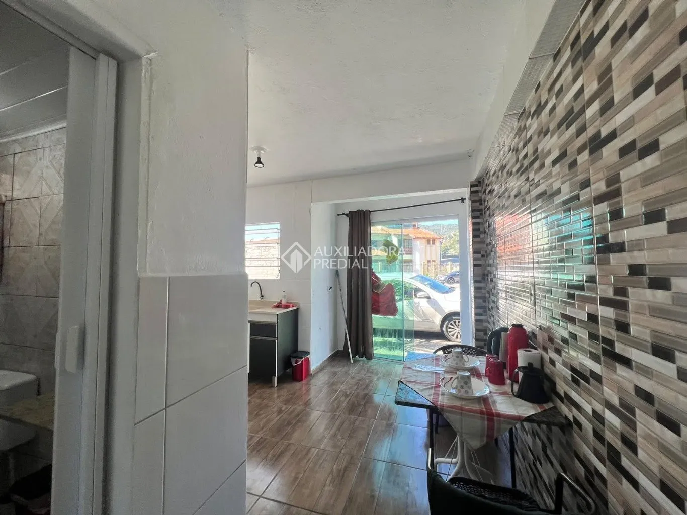 24 m² furnished studio with a compact gas kitchen — photo 4