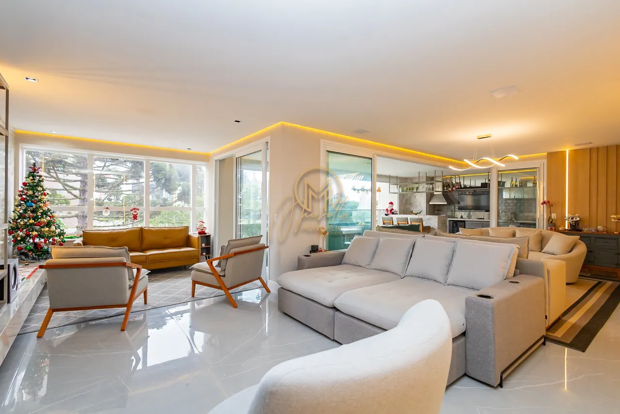 260 m² apartment with 4 bedrooms and 5 bathrooms