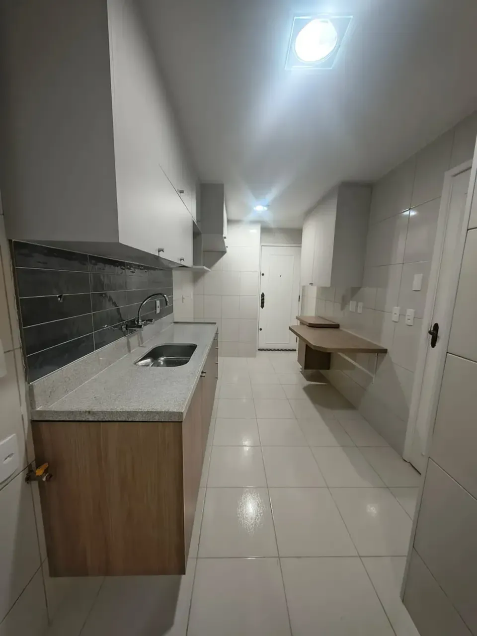 3-bedroom apartment with 3 bathrooms and glass balcony — photo 9