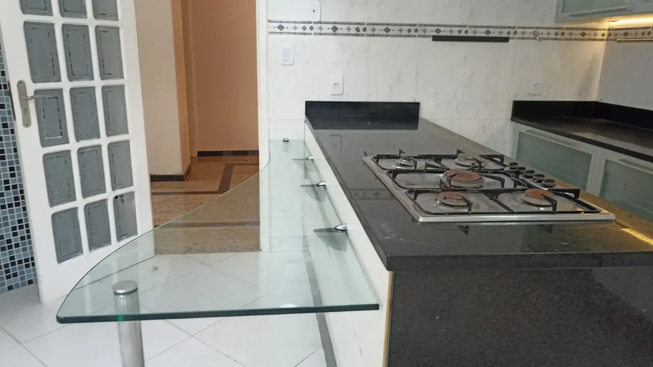 Casa com 4 quartos e 4 banheiros e cozinha a gás — photo 17