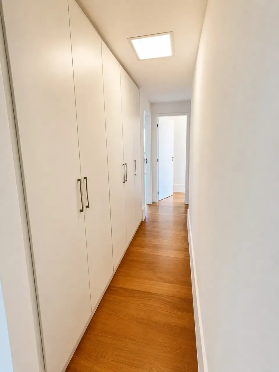 Unfurnished apartment with 4 bedrooms and 5 bathrooms — photo 3