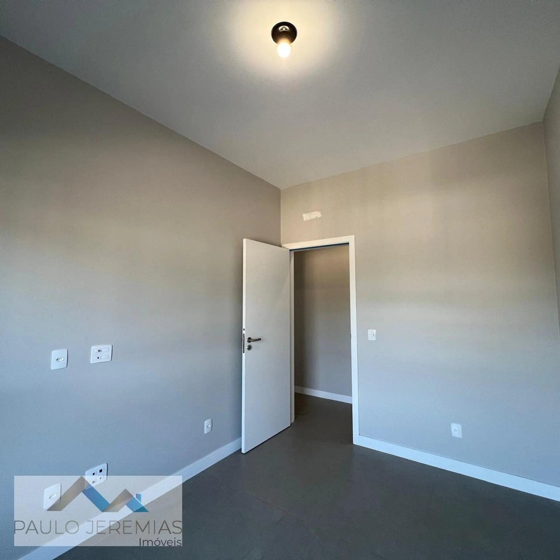 Furnished apartment, 65 m², with floor-to-ceiling windows