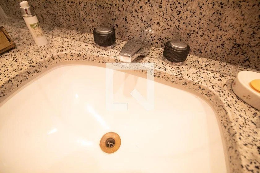 Penthouse for rent with 4 bedrooms and 210 m² — photo 40