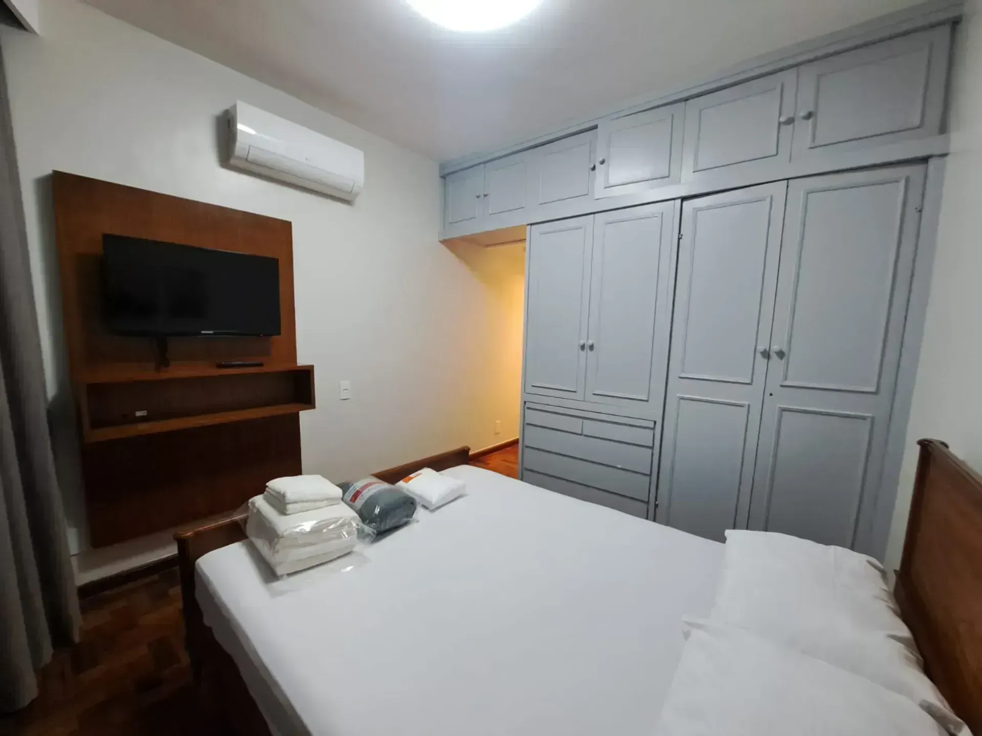 Furnished apartment with 4 bedrooms and 4 bathrooms — photo 17