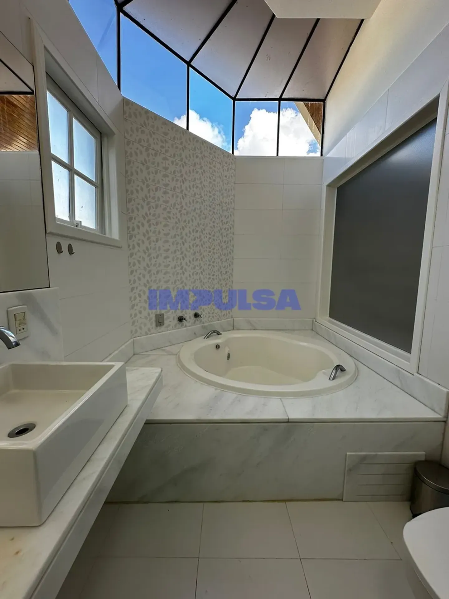 Ванна та 4 спальні: будинок 340 м² — photo 9