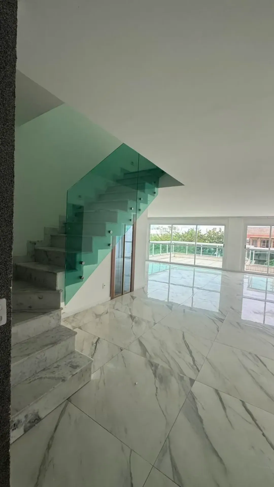 Apartment with 4 bedrooms and 4 bathrooms — photo 40