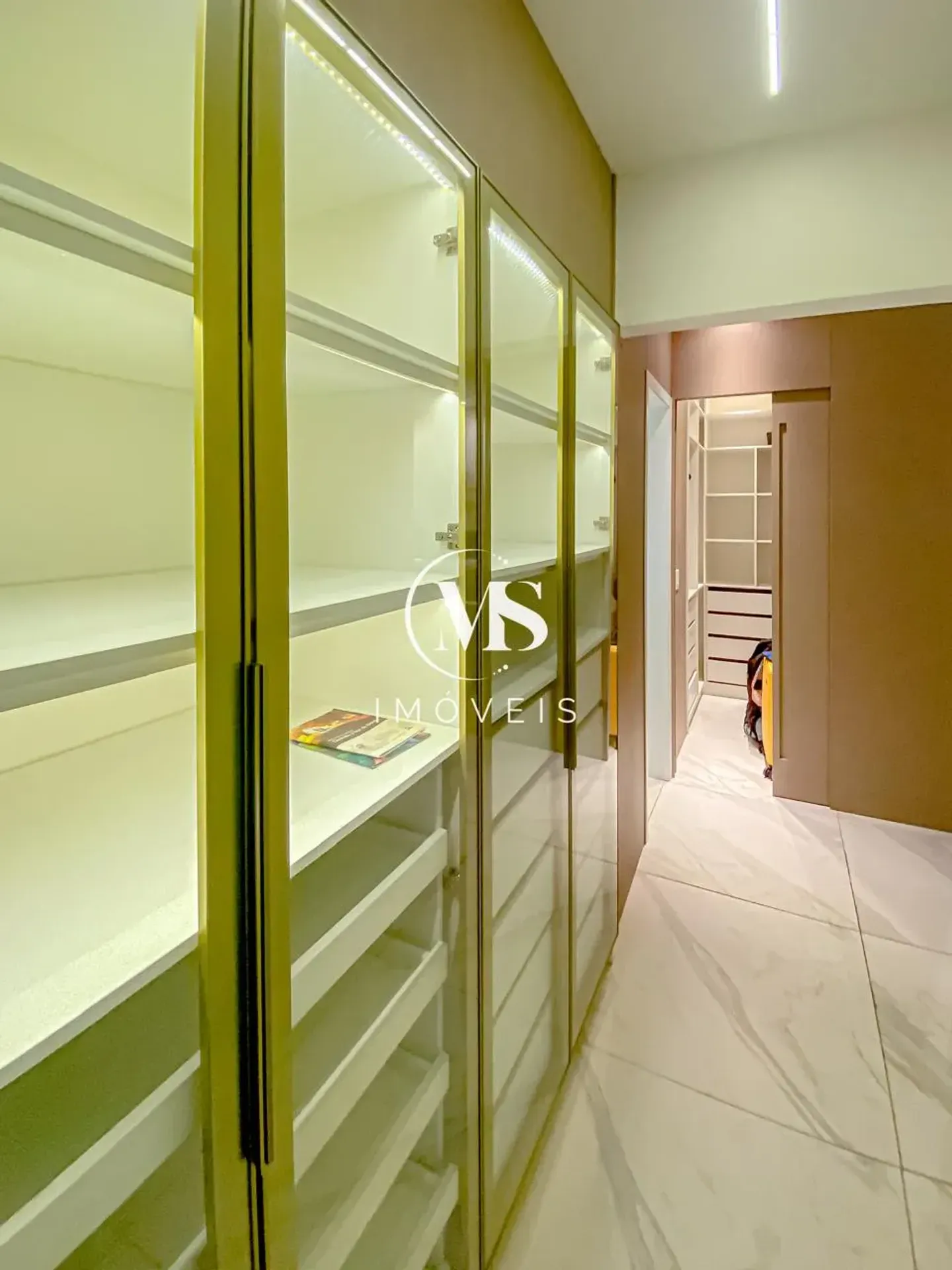 Ванна та 3 спальні: квартира 250 м² — photo 25