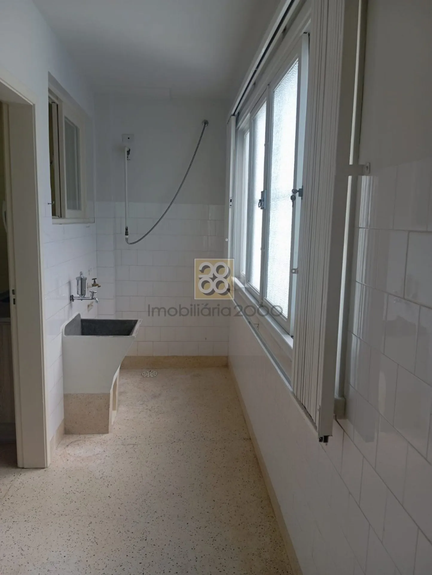 3-bedroom apartment with wood or laminate floors in Curitiba — photo 4