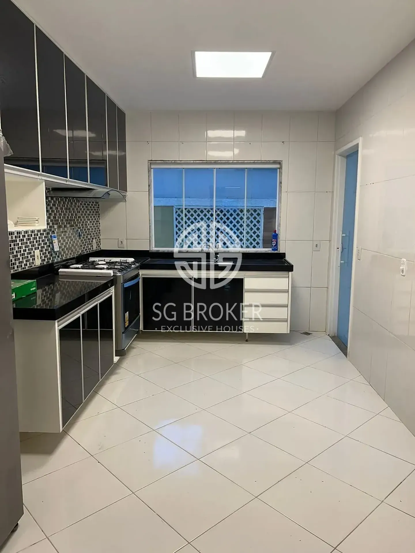 Casa com 5 suítes, cozinha fechada a gás e 500 m² — photo 25