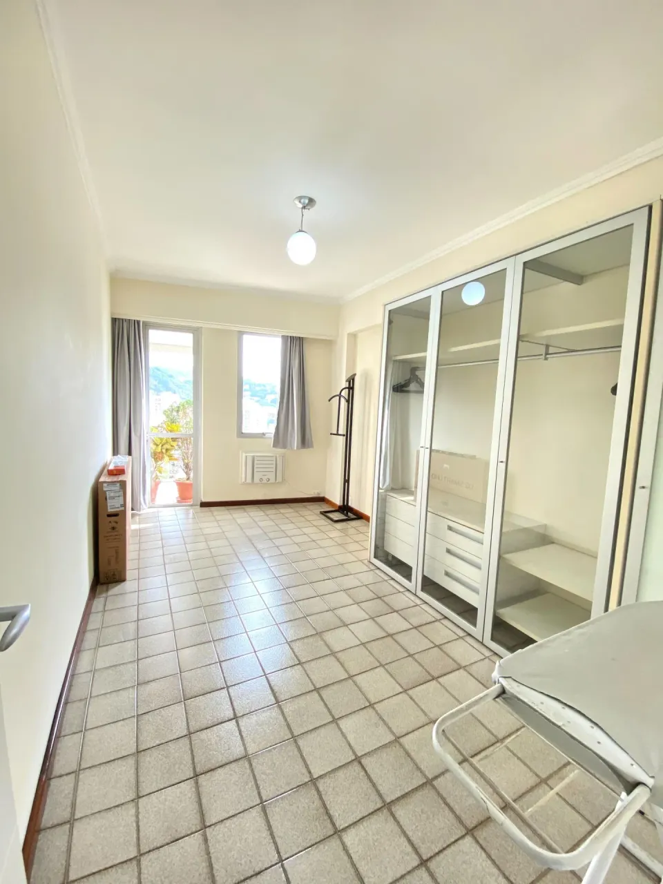 Furnished 2-bedroom apartment with open-plan kitchen — photo 6