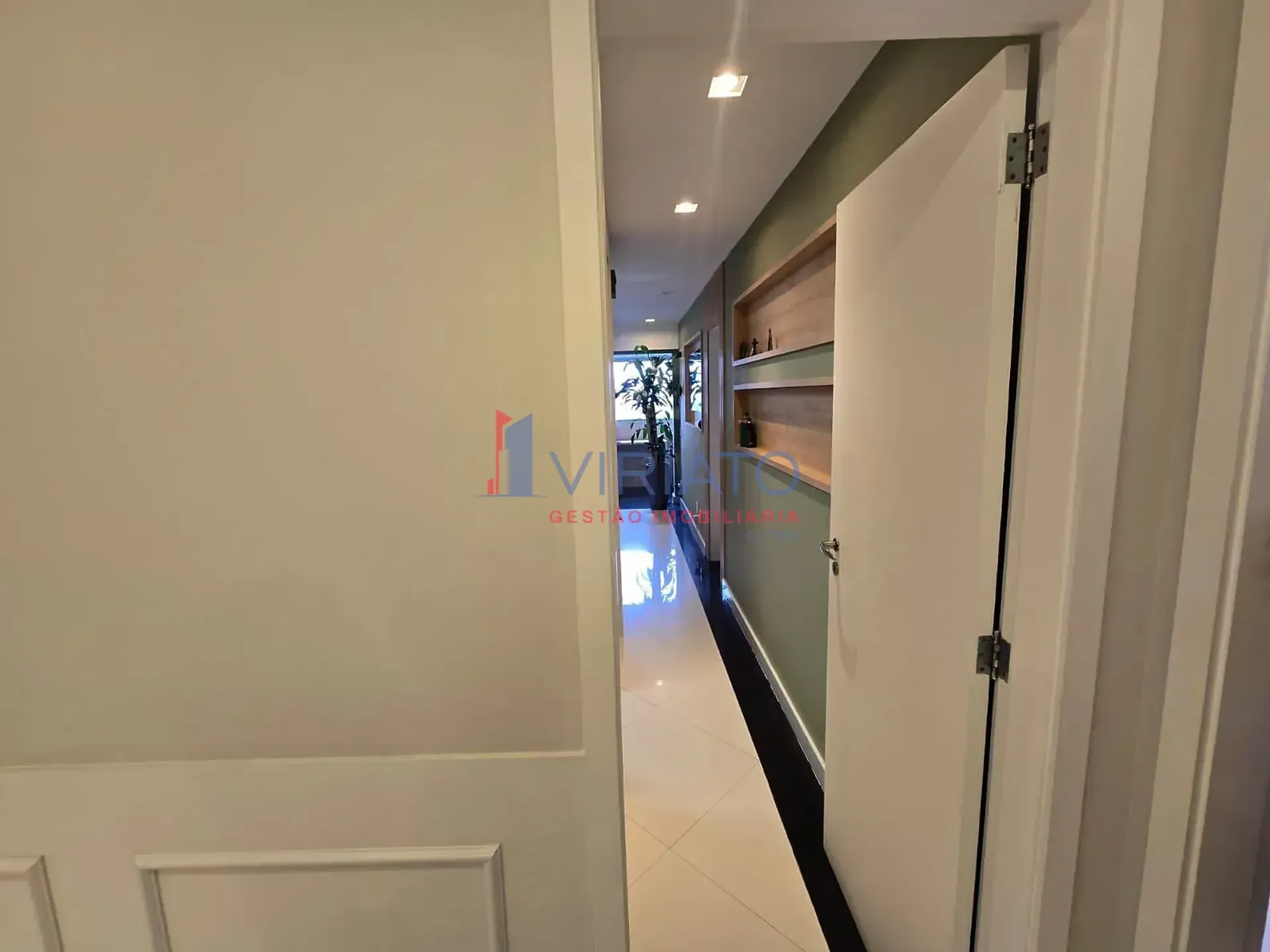 Furnished apartment with 4 bedrooms and 5 bathrooms — photo 17