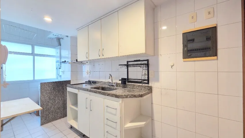 3-bedroom apartment with a mountain view in Rio de Janeiro — photo 9