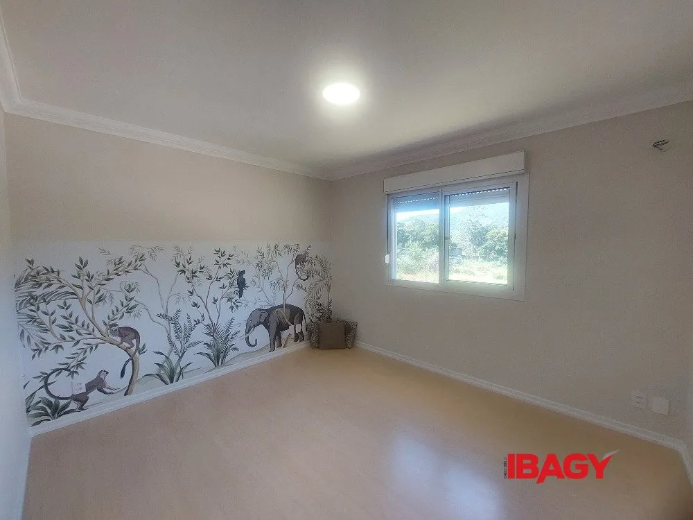 Furnished house with 5 bedrooms on 5200 m² — photo 41