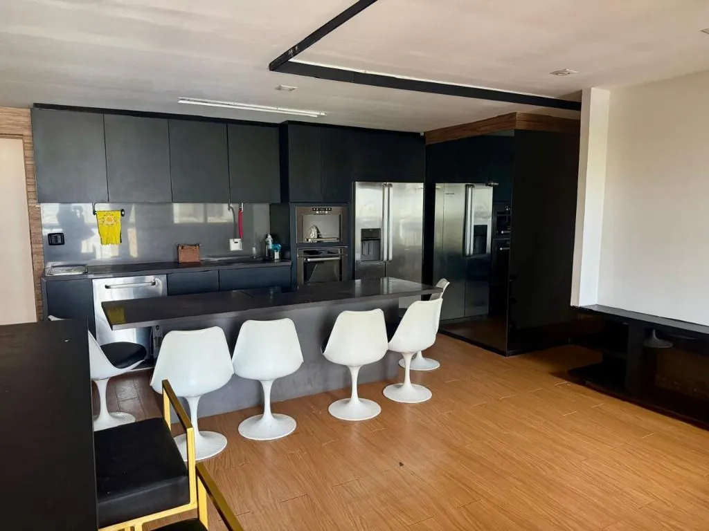62 m² furnished apartment with 1 parking space and 1 bedroom