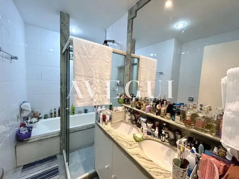 Residential apartment with 4 bedrooms and 4 bathrooms — photo 17