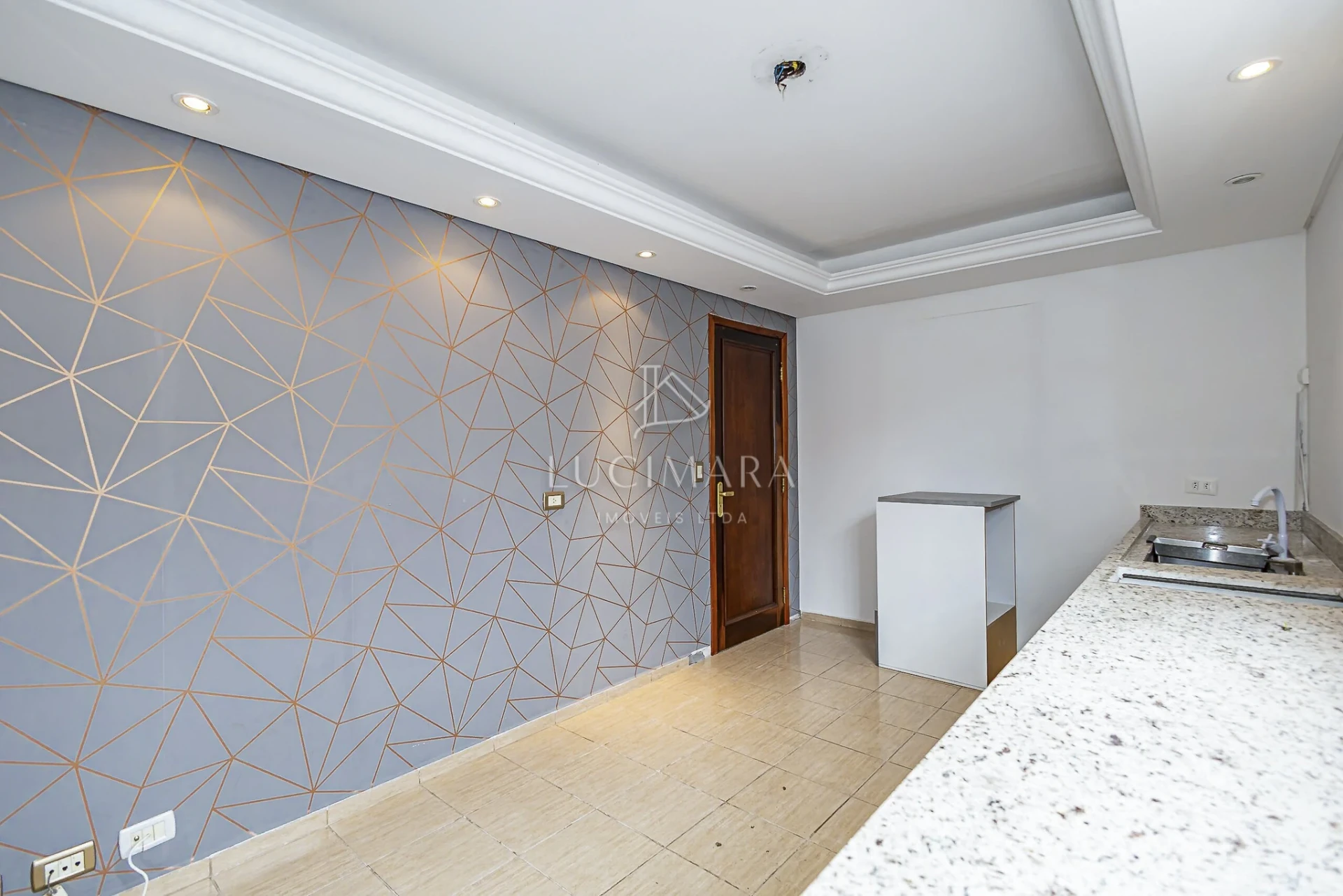 Wood or laminate floors in a 2-bedroom house, 170 m² — photo 14