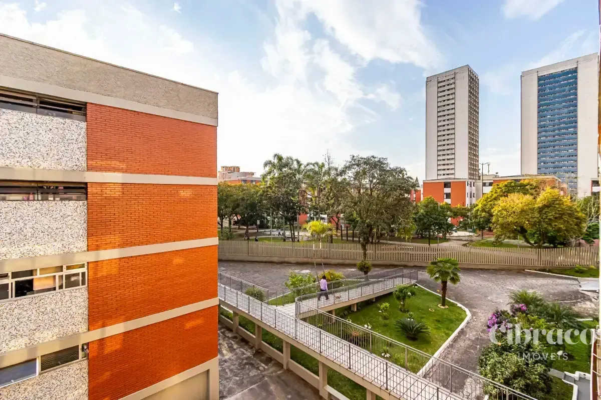 Apartamento de aluguel com 2 quartos e piso de madeira — photo 36