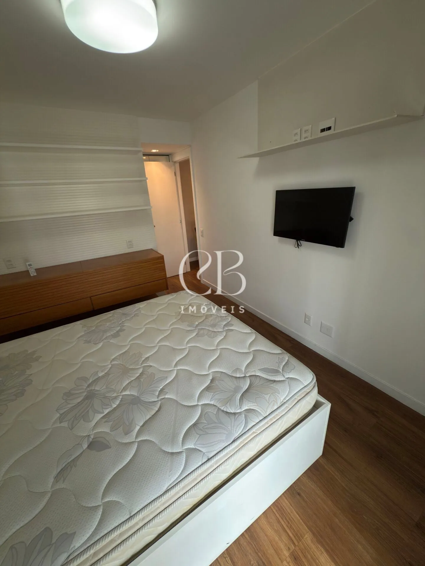 Furnished 2-bedroom apartment with en-suite bathrooms — photo 26