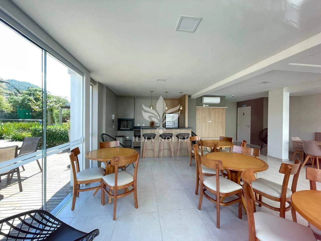 Furnished 3-bedroom apartment with 1 suite and balcony — photo 9