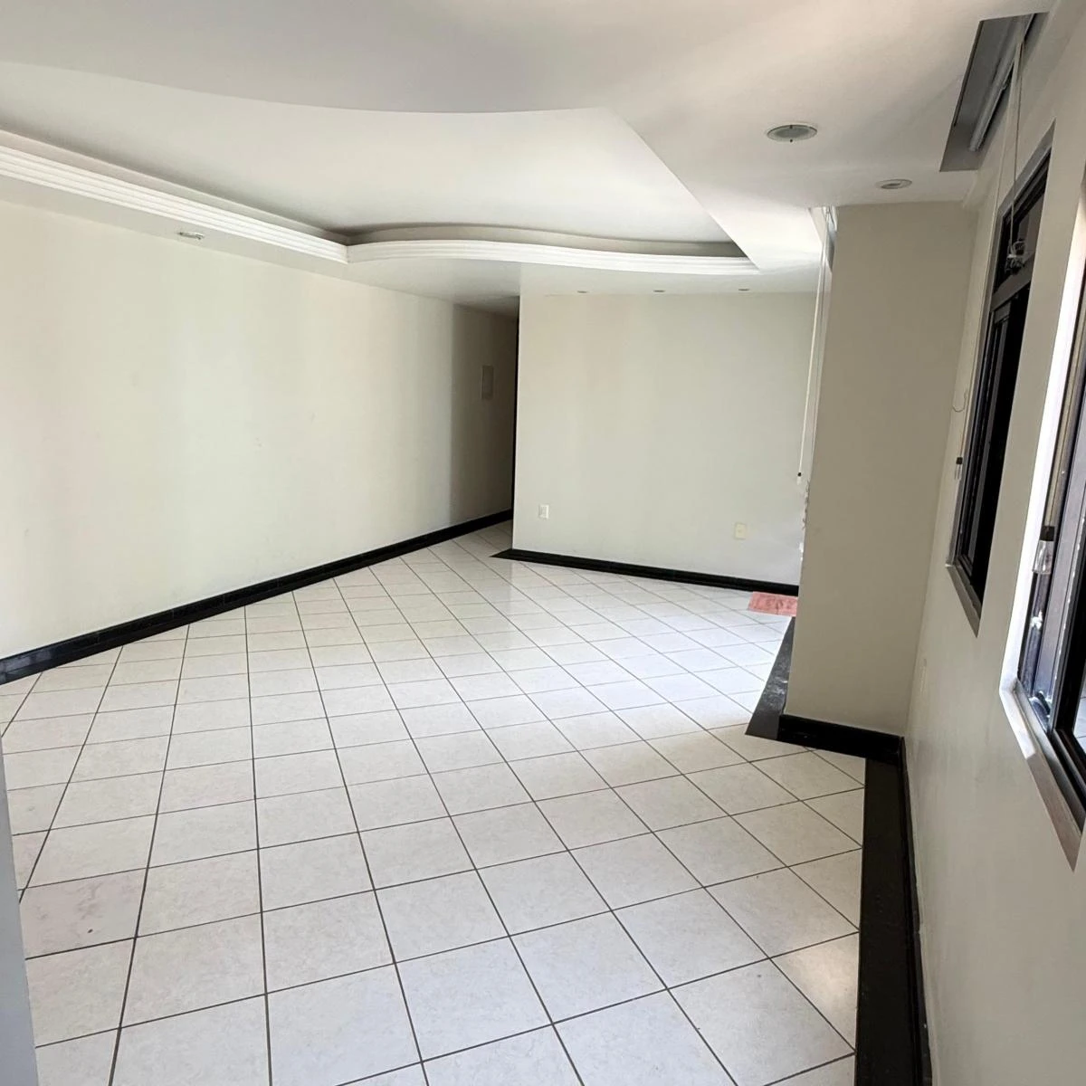 Unfurnished 131 m² apartment with 4 bedrooms