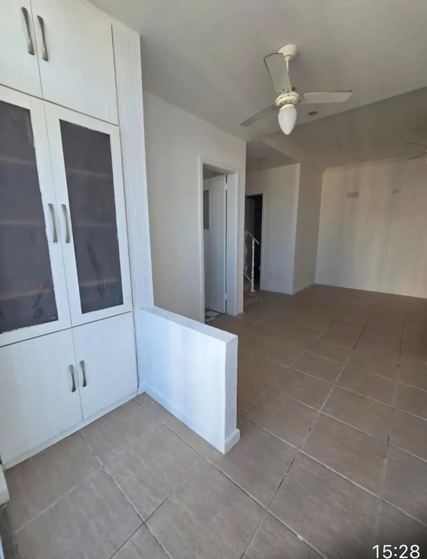 Unfurnished 3-bedroom apartment with terrace views — photo 33