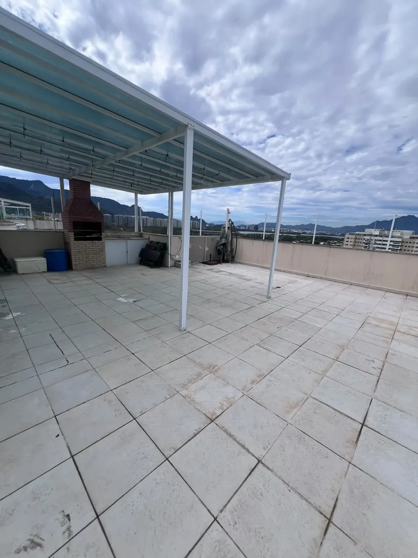 Apartment on the 10th floor with a grill on the balcony — photo 43