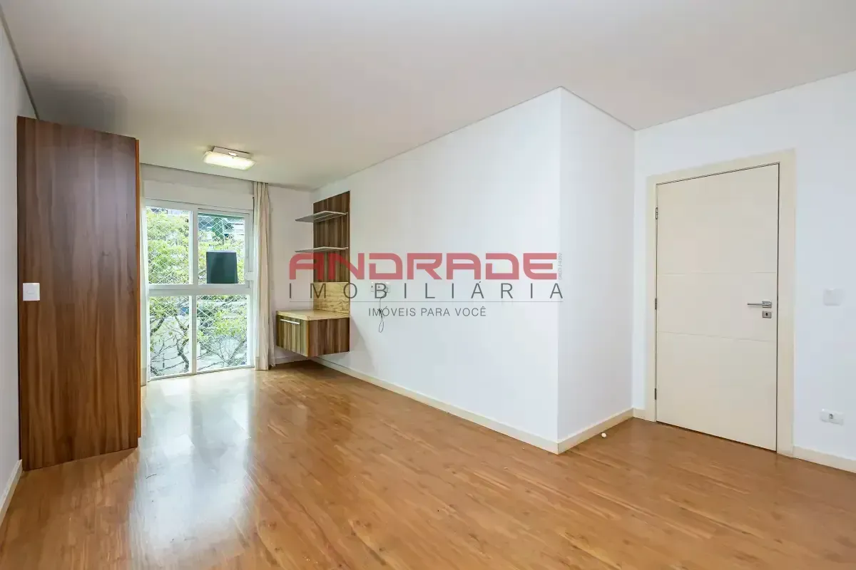 Apartment with 3 bedrooms and glass balcony — photo 47