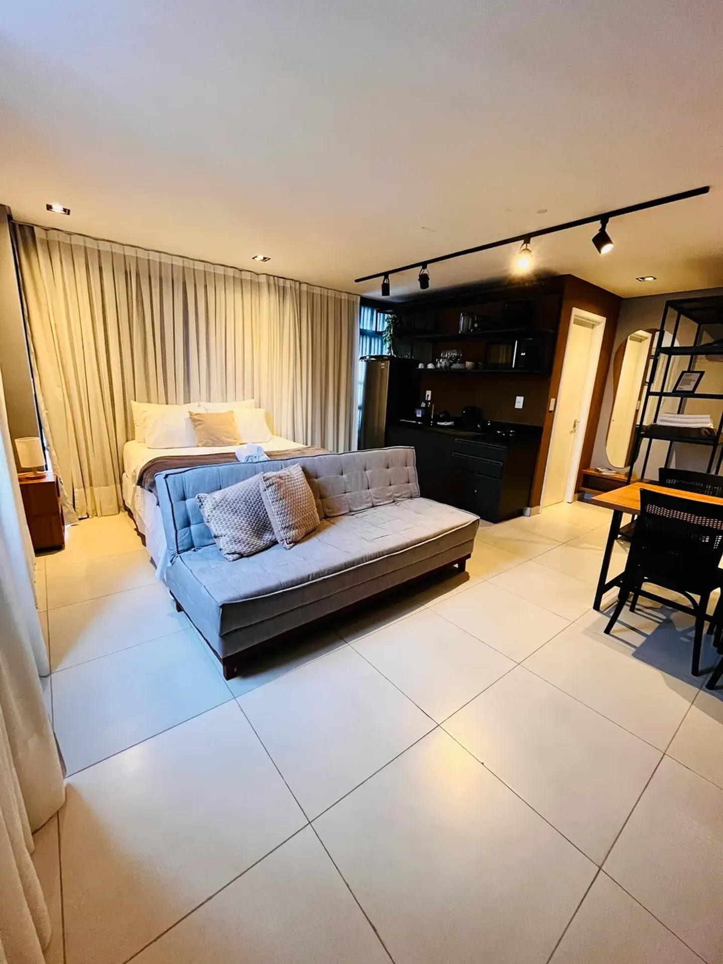 Floor-to-ceiling windows in a one-bedroom apartment, 30 m² — photo 4