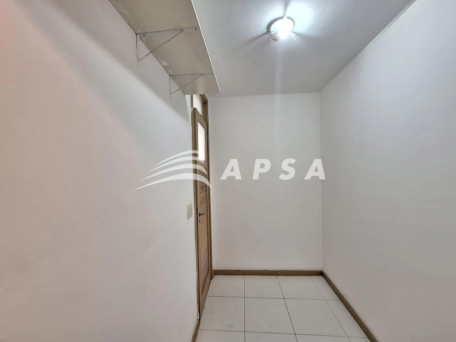 Деревянный пол или ламинат и 2 спальни: квартира 80 м² — photo 19