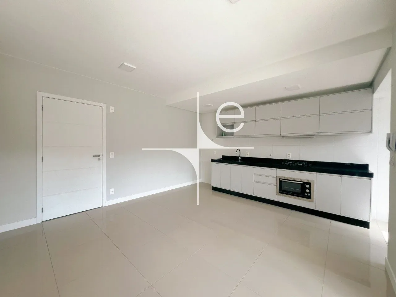76 m² apartment with 2 bedrooms and a built-in balcony grill — photo 2