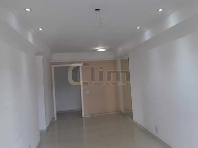 3-bedroom apartment in a building with a pool — photo 23