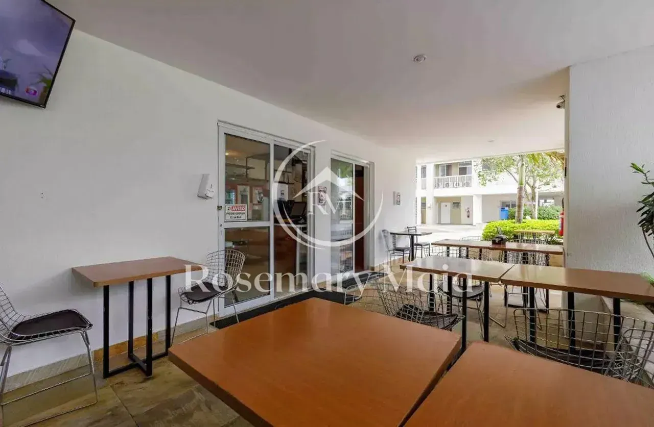 2-bedroom apartment in a building with a gym — photo 4