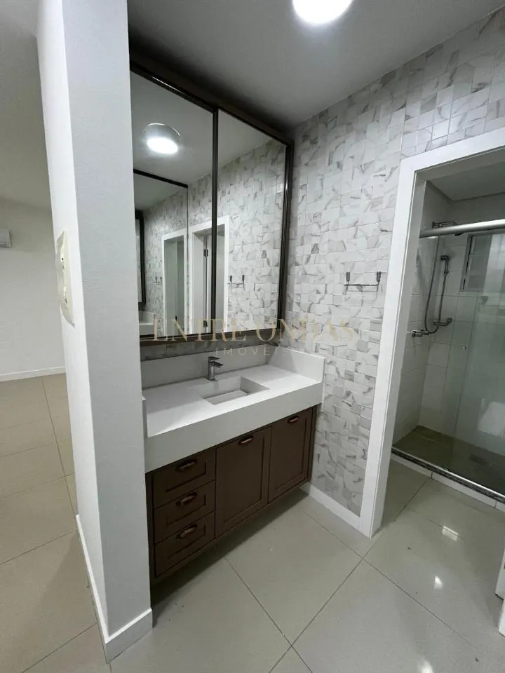 Apartment, 90 m², with a glass-enclosed balcony — photo 19