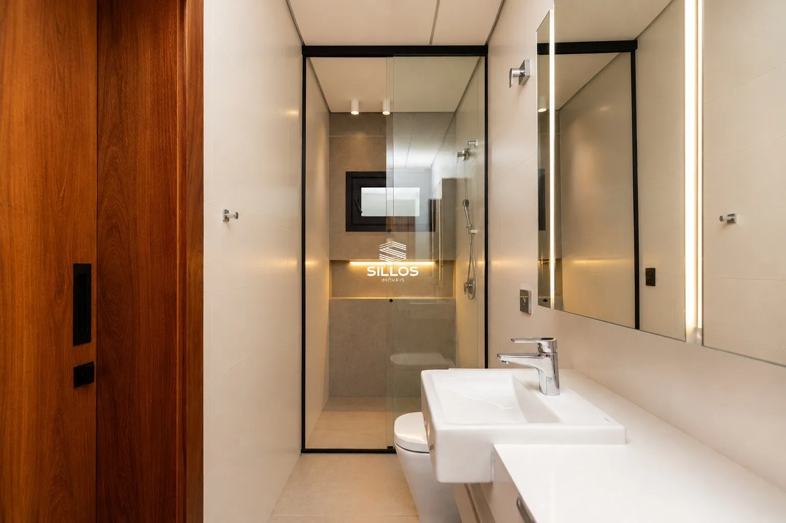 Condominium house with 5 bedrooms and 4 en-suites with balcony — photo 33