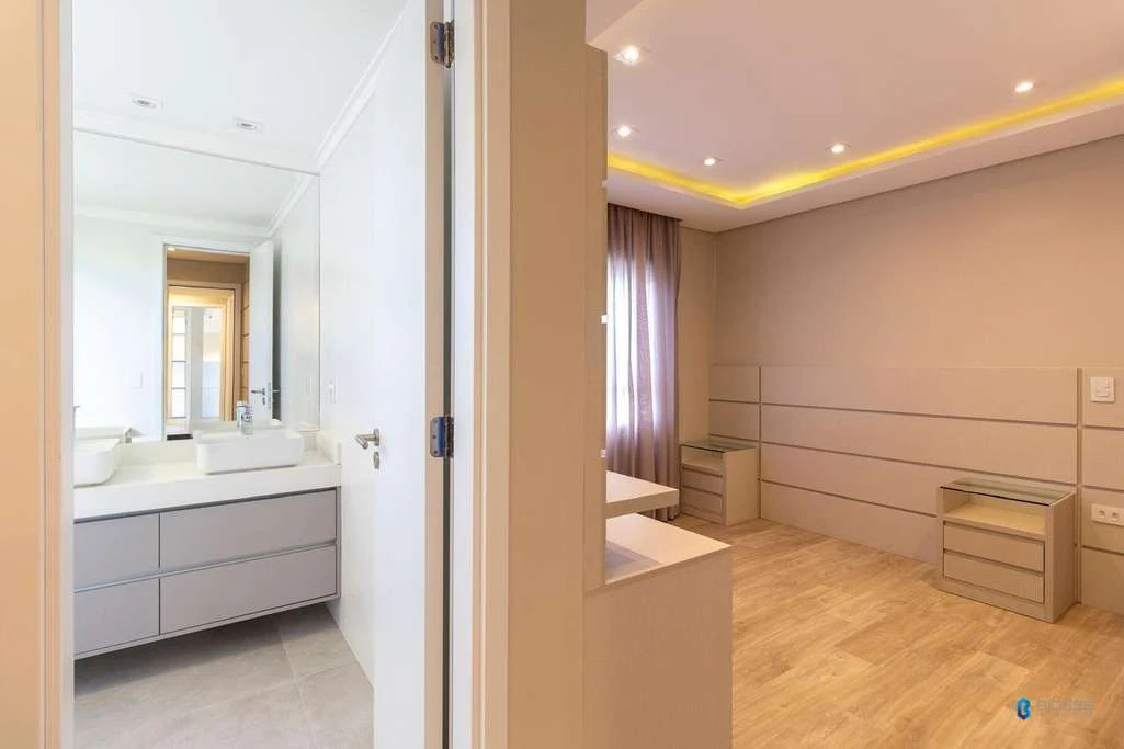 Apartment with 4 bedrooms, 2 en-suite and open-plan kitchen — photo 5