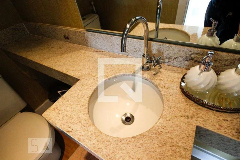 House for rent with 4 en-suite bedrooms and 450 m² — photo 50