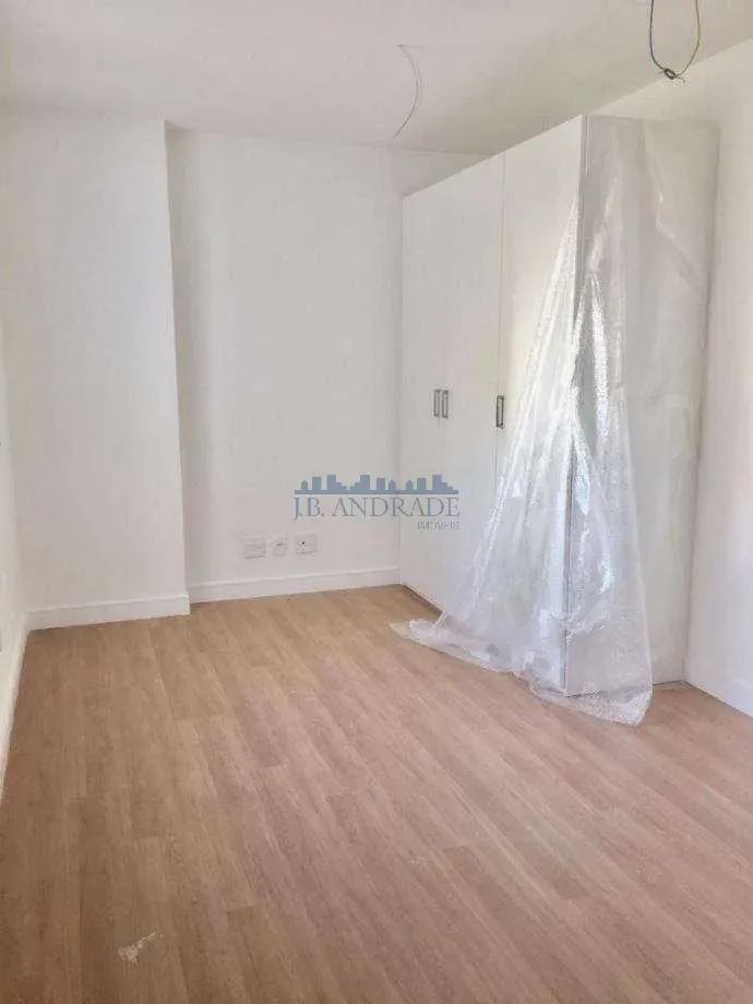320 m² apartment with a walk-in closet and a mountain view — photo 13