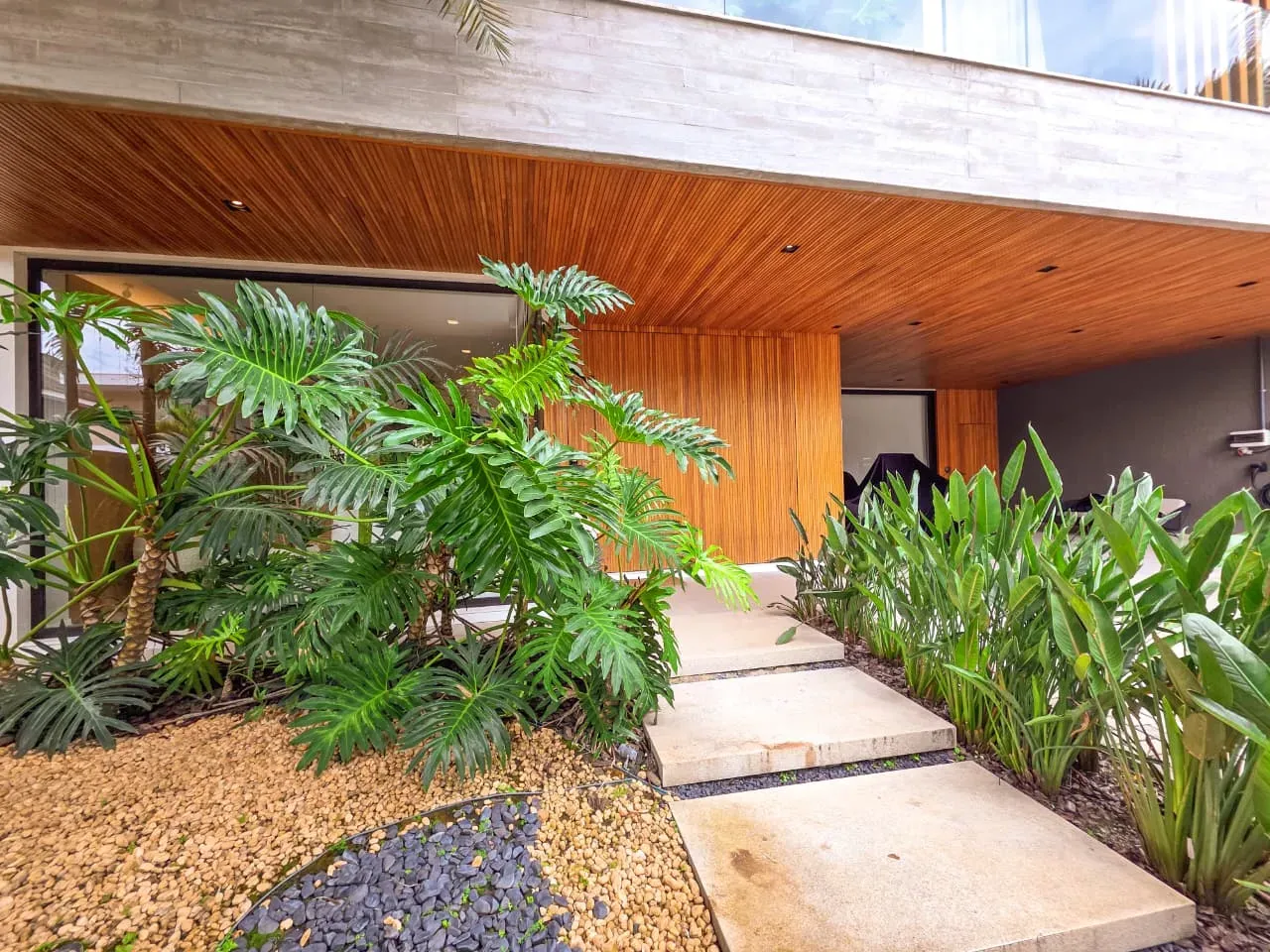 Furnished house, 920 m², with a bathtub — photo 15