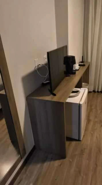 2-bedroom apartment with open-plan kitchen and en-suite baths — photo 3