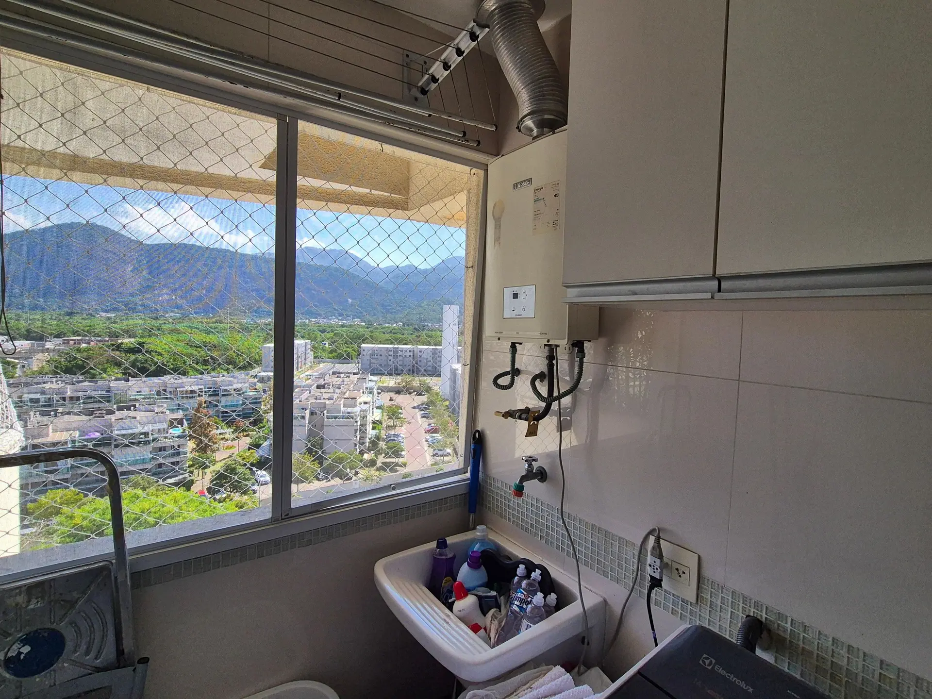 Furnished 2-bedroom apartment with private BBQ — photo 45