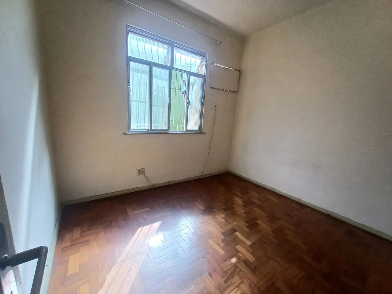 Apartamento sin amueblar de 2 habitaciones con suelo de madera — photo 5