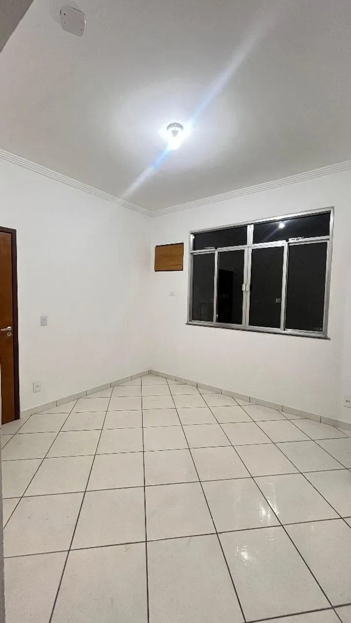 Casa sem mobília com 2 quartos e banheiro com box de vidro — photo 2