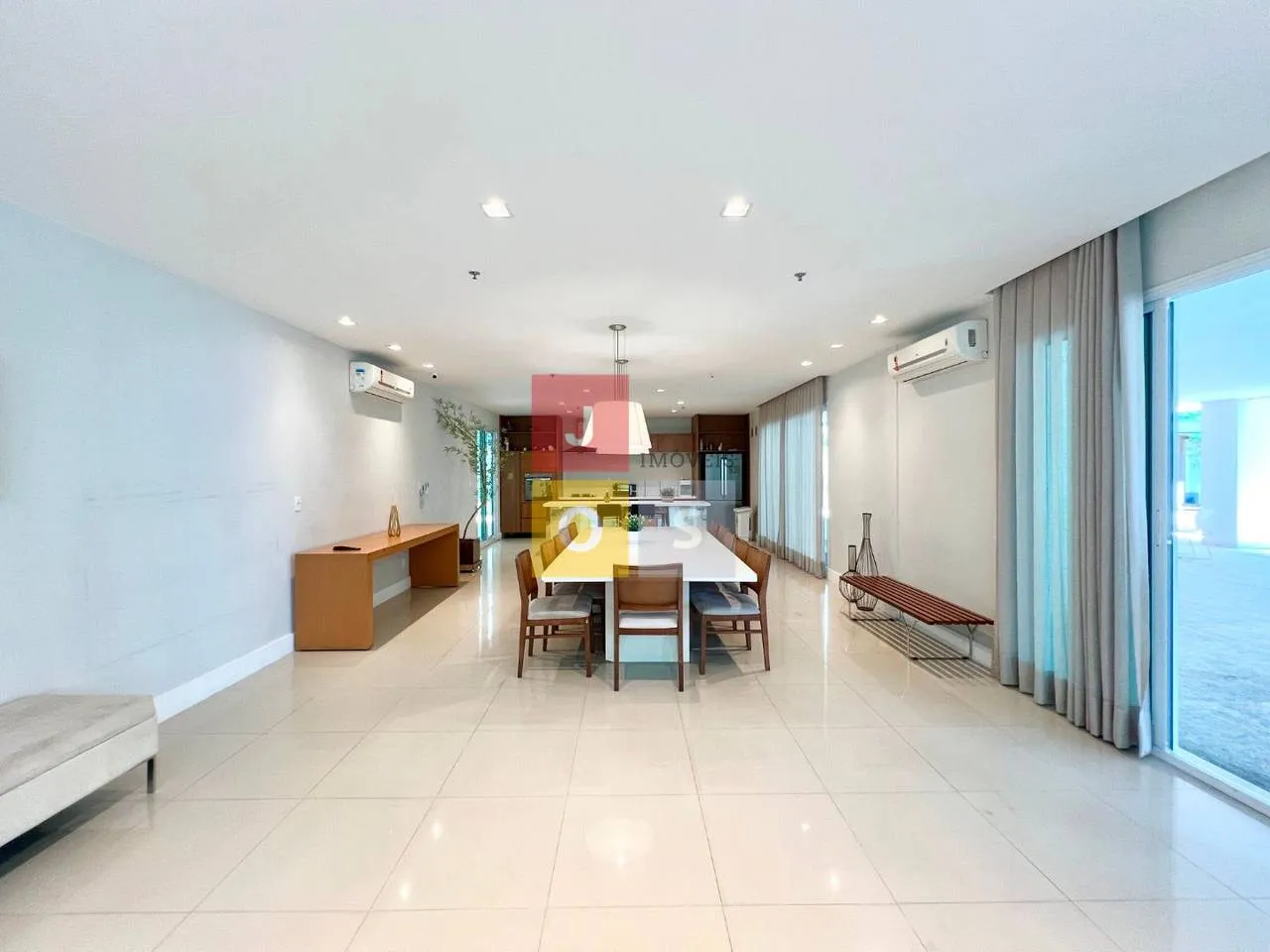 Furnished 4-bedroom suite apartment with 156 m² — photo 57