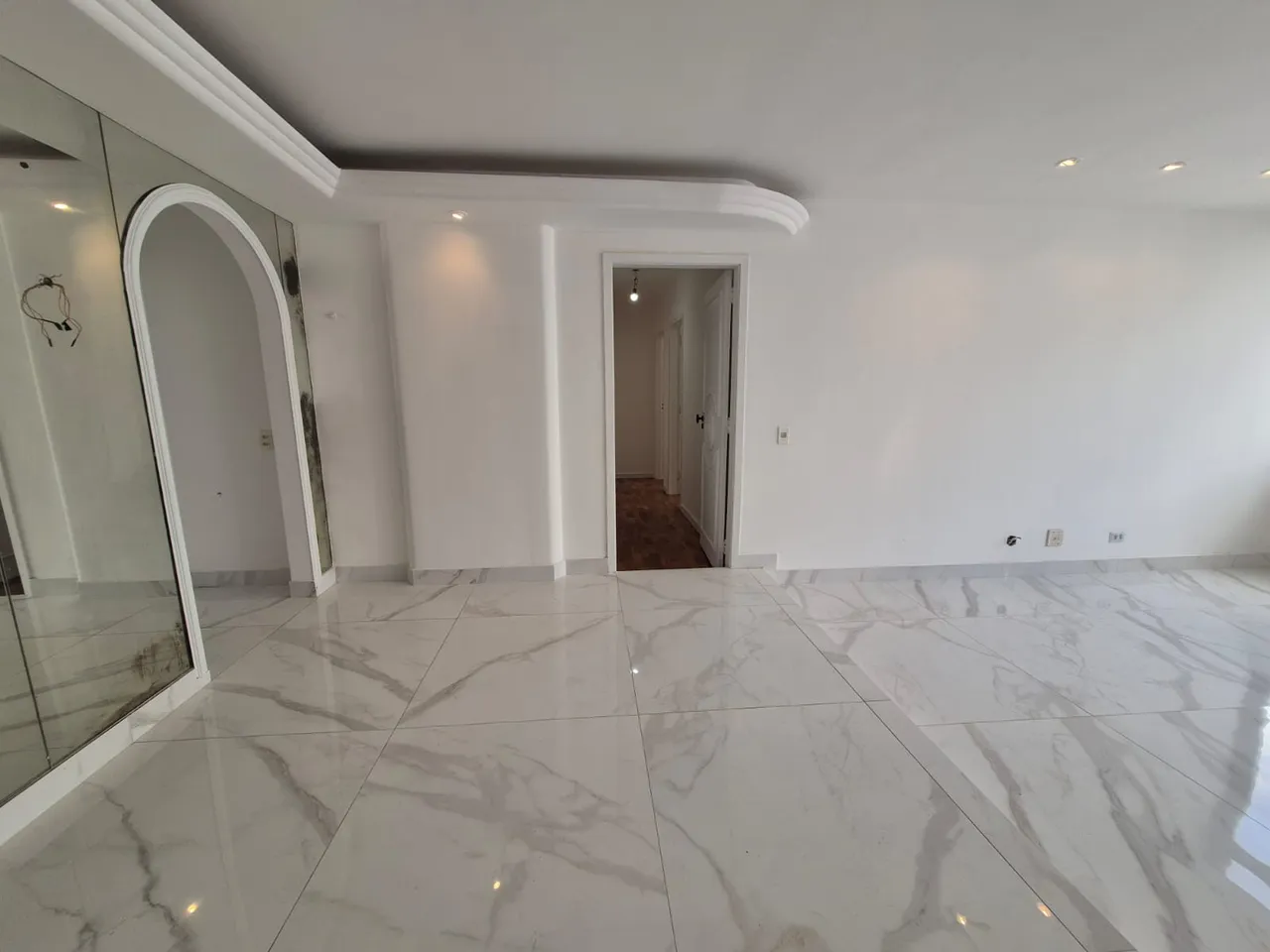 3-bedroom apartment with 3 bathrooms and city views — photo 8