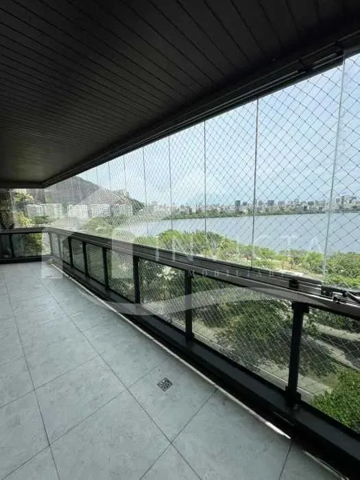 Residential apartment with 3 bedrooms and enclosed balcony — photo 3