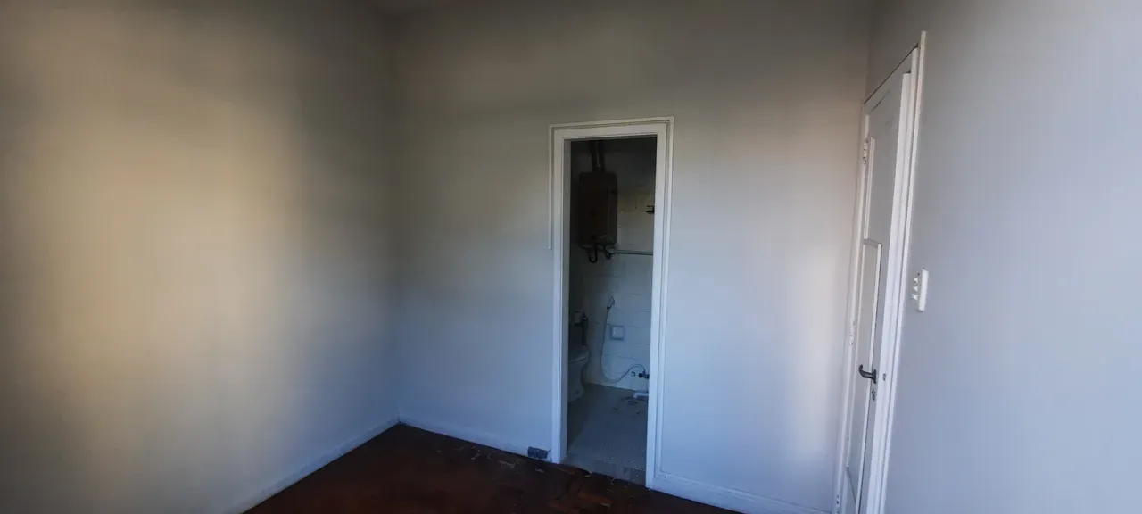 Деревянный пол или ламинат и 1 спальня: квартира 30 м² — photo 18